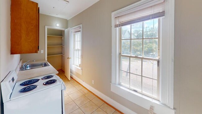 Building Photo - 424 N State St