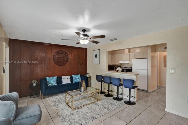 Building Photo - 3 bedroom in West Park FL 33023