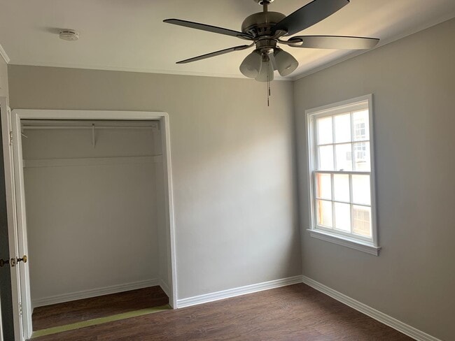 Building Photo - For Rent: Charming 2 Bed / 2 Bath Duplex i...