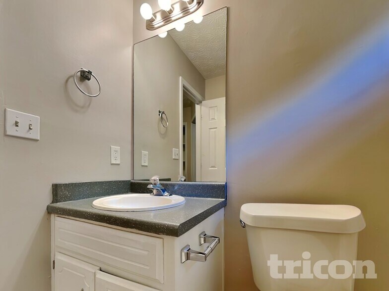 Building Photo - 40 Fair Ridge Ct
