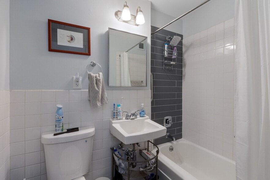 Building Photo - 21 Bowdoin St