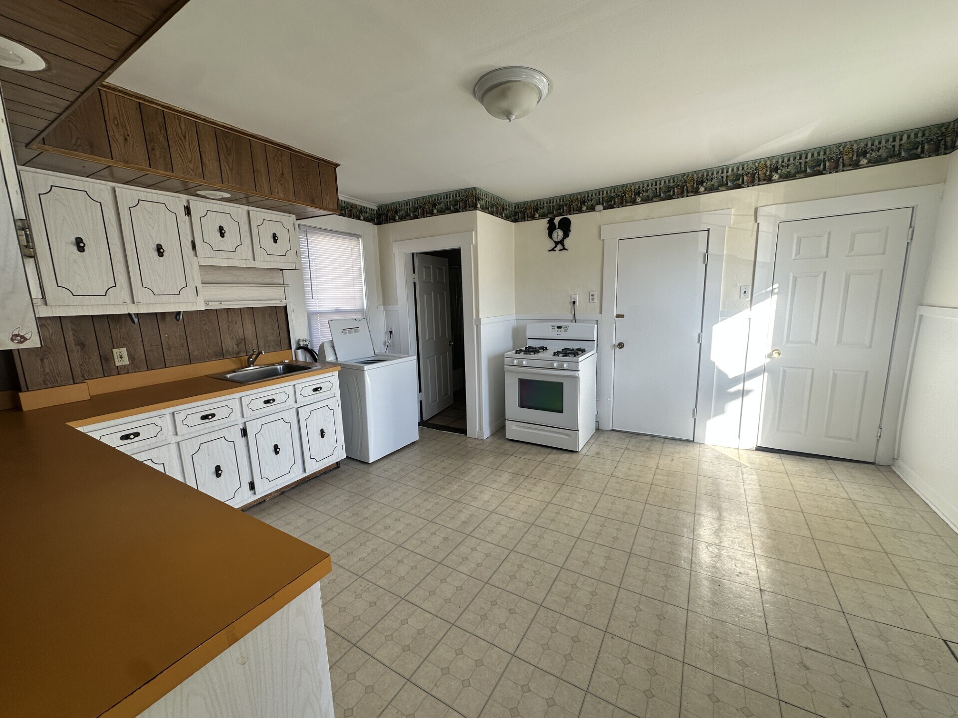 Building Photo - 543 Broadway