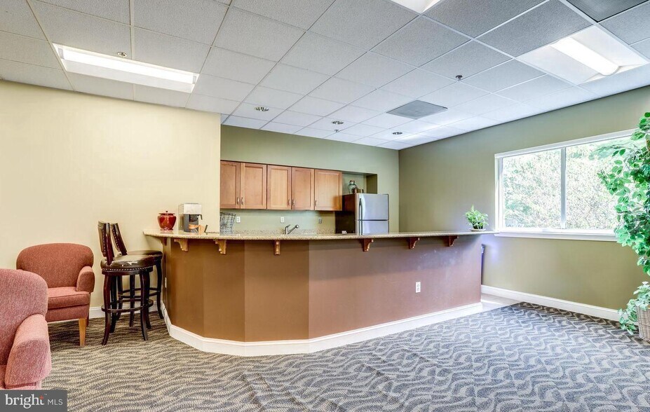 Building Photo - 1211 S Eads St