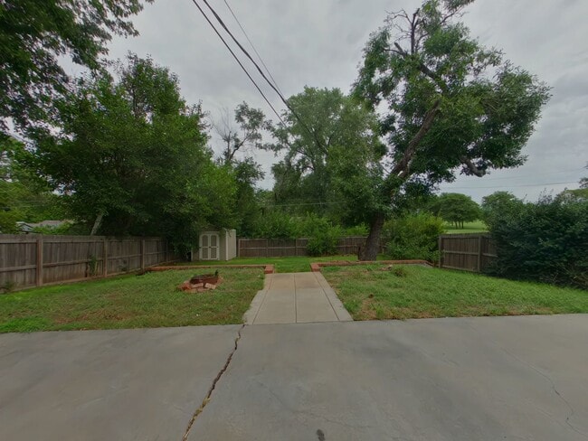 Building Photo - 5944 E Kinkaid St