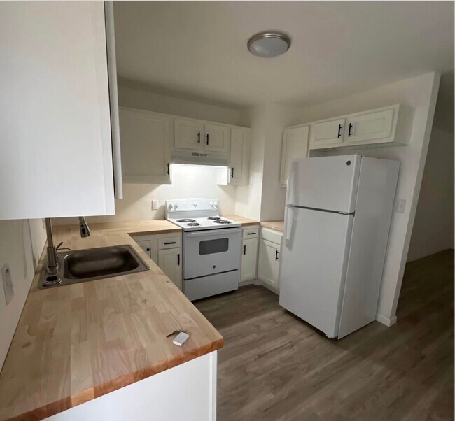 Building Photo - 12445 Pizarro Dr