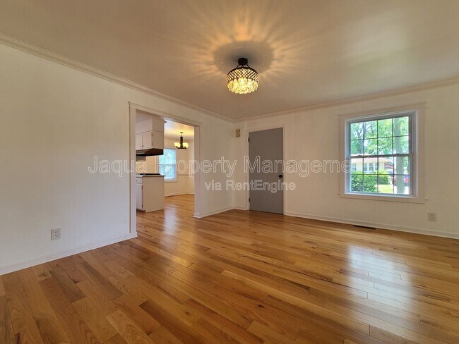 Building Photo - 547 Archer Ave