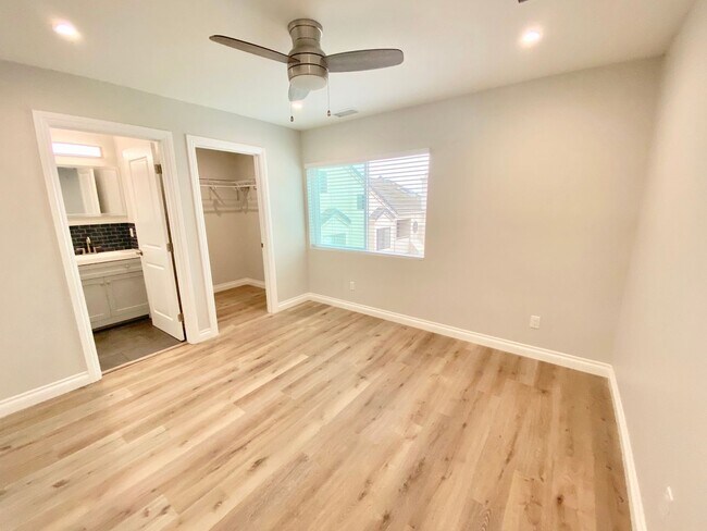 Building Photo - 2 Bedroom House