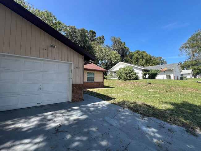 Building Photo - Charming 2-Bedroom, 2-Bathroom Home in a T...