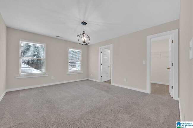 Building Photo - 170 Kings Wy