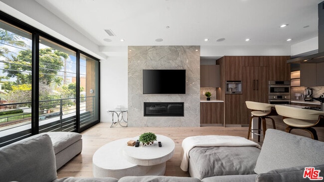 Building Photo - 2435 Penmar Ave