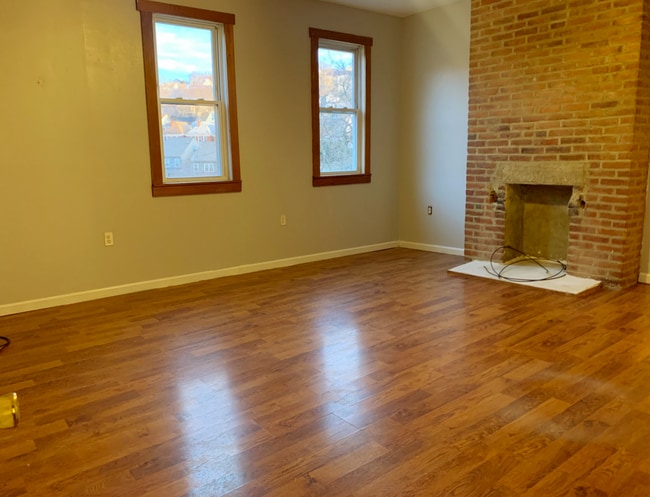 Building Photo - 326 Merrimac St