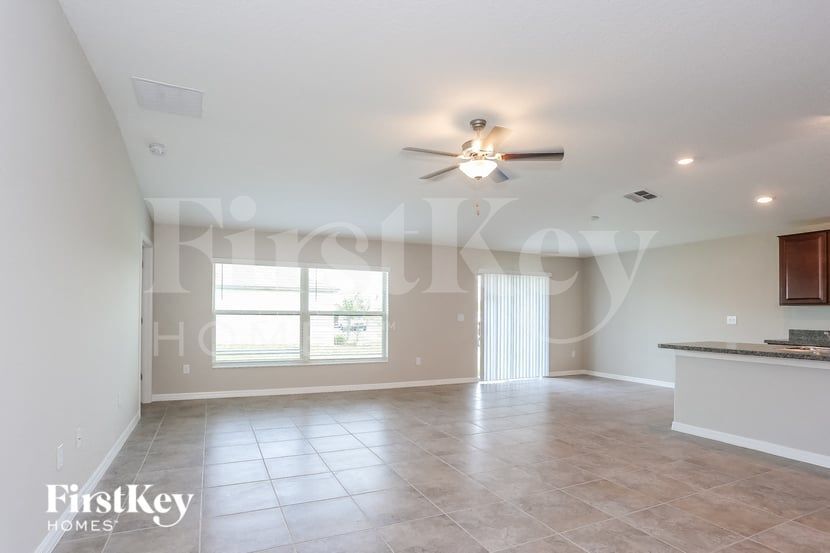 Building Photo - 5001 White Chicory Dr