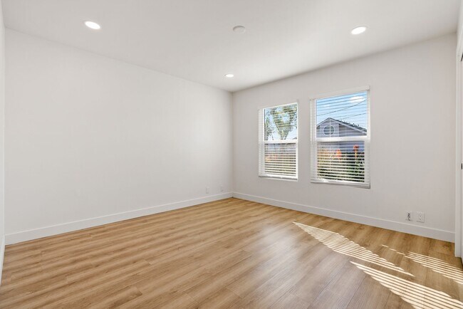 Building Photo - 2048 Swazey St
