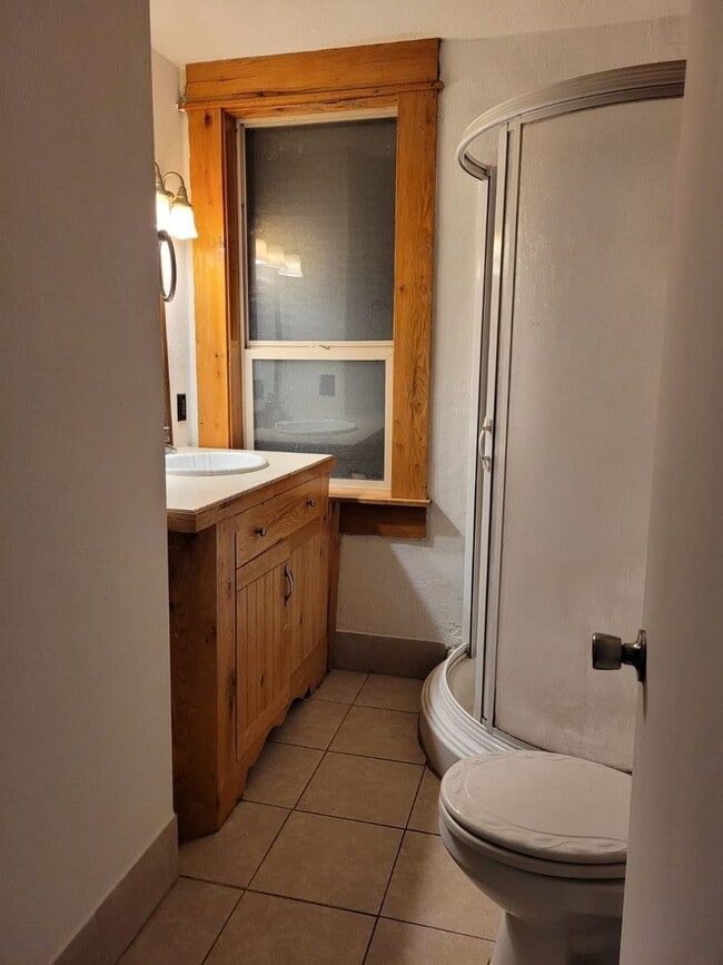 Building Photo - 3 Bedroom/2 Bathroom Salt Lake City