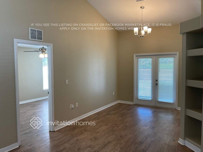 Building Photo - 425 E New Hampshire Ave