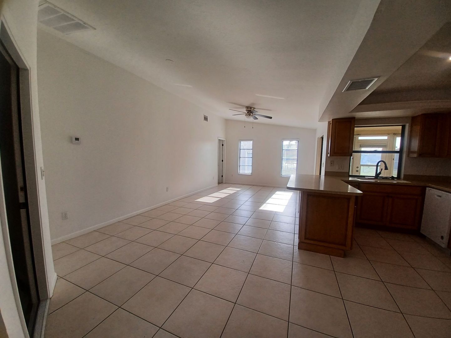 Building Photo - SECTION 8!! 3/2 With Fenced Yard!!!