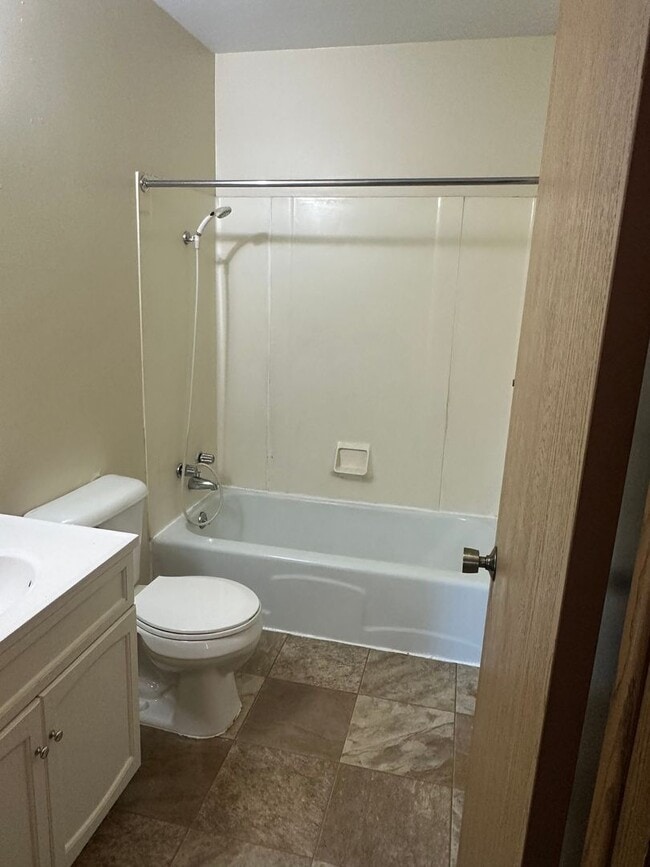 Building Photo - Forestview 2 Bedroom Upper Apartment FIRST...