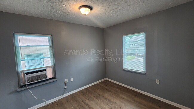 Building Photo - 248 Rosser St SW