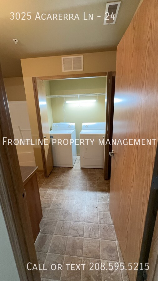 Building Photo - 3025 W Acarrera Ln
