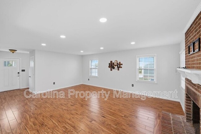 Building Photo - 805 Farm Tree Ln