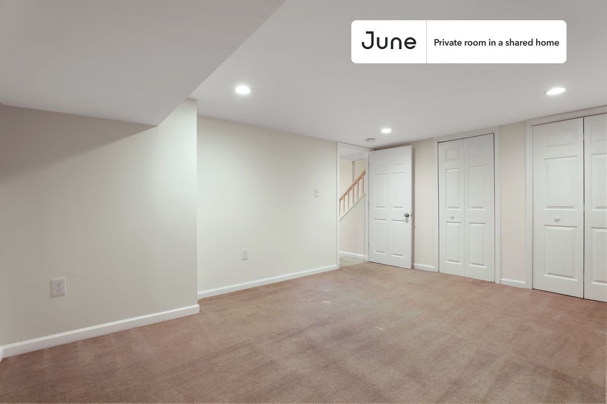 Building Photo - Room in Shared 5 bed/2 bath home