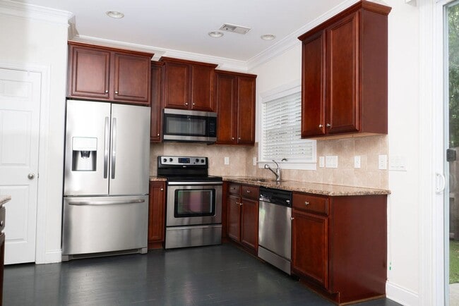 Building Photo - 4988 Wyngate Village Dr
