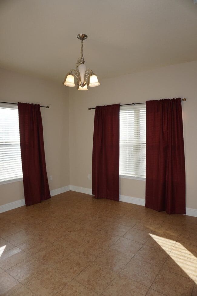 Building Photo - 307 Windmill Way
