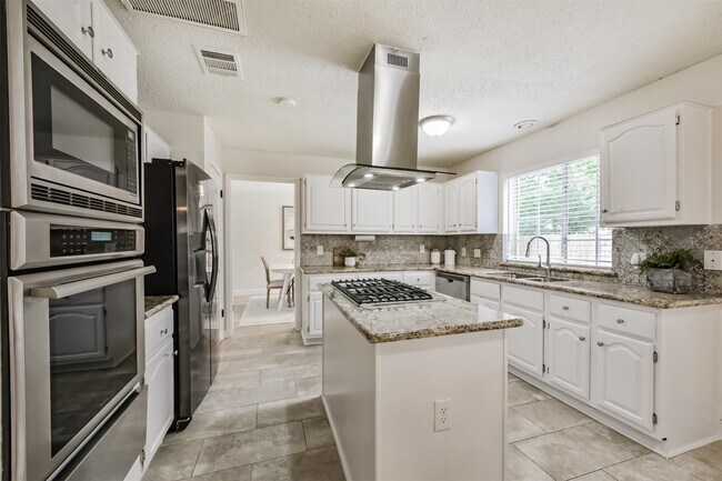 Building Photo - 2711 Weald Way Ct