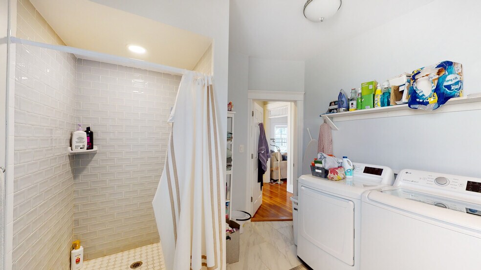 Building Photo - 70 Hudson St