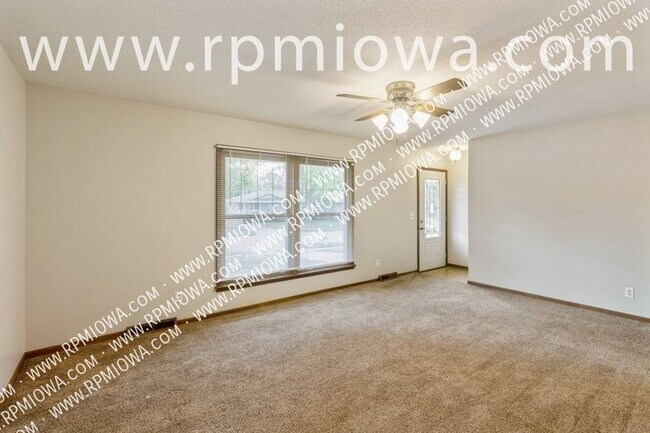Building Photo - RANCH HOME IN ANKENY!! 3 Bed, 1 Bath home ...