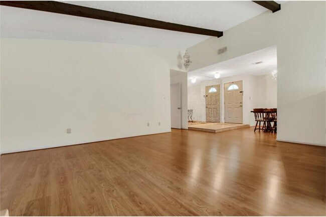 Building Photo - 22118 Meadowhill Dr