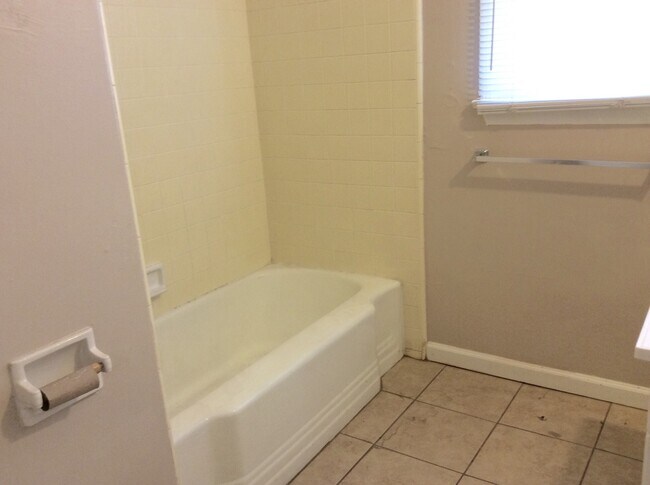 Building Photo - 2516 Ashby St