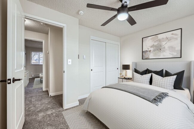 Building Photo - $500 Immediate Move-In Special! Breathtaking Renovation! Oversized 2 Bed 1.5 Bath Townhome! Ready...