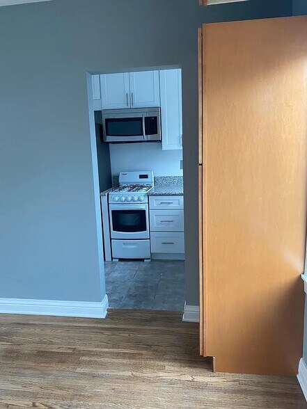 Building Photo - 737 N Alfred St