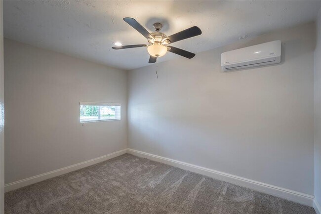 Building Photo - 3515 Lake Ridge Bend
