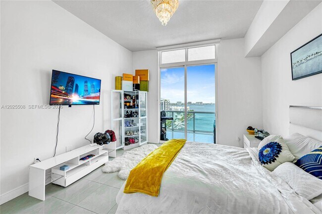 Building Photo - 7900 Harbor Island Dr