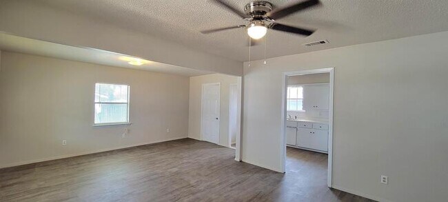 Building Photo - 218 Dodson St