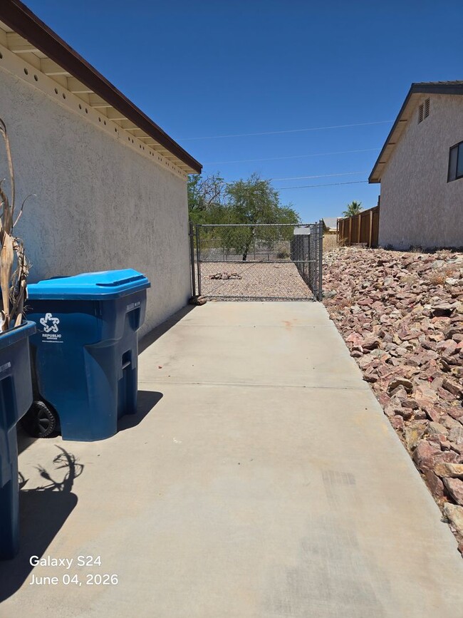 Building Photo - 2889 Hidden Valley Dr