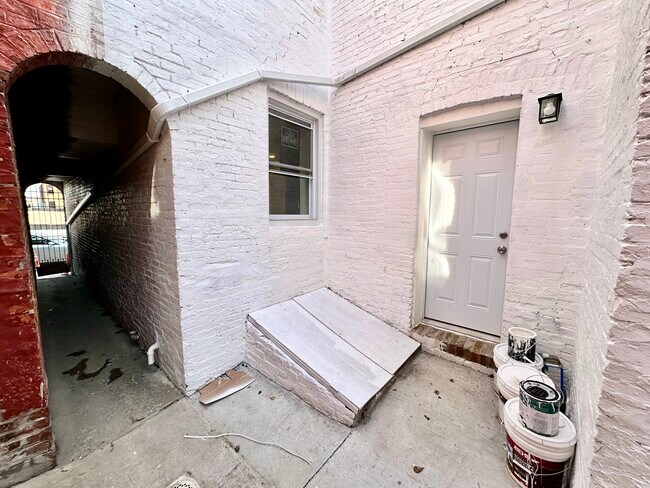 Building Photo - 312 S Eden St