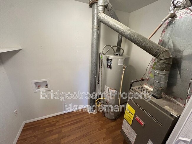 Building Photo - 1901 Hazel Ave