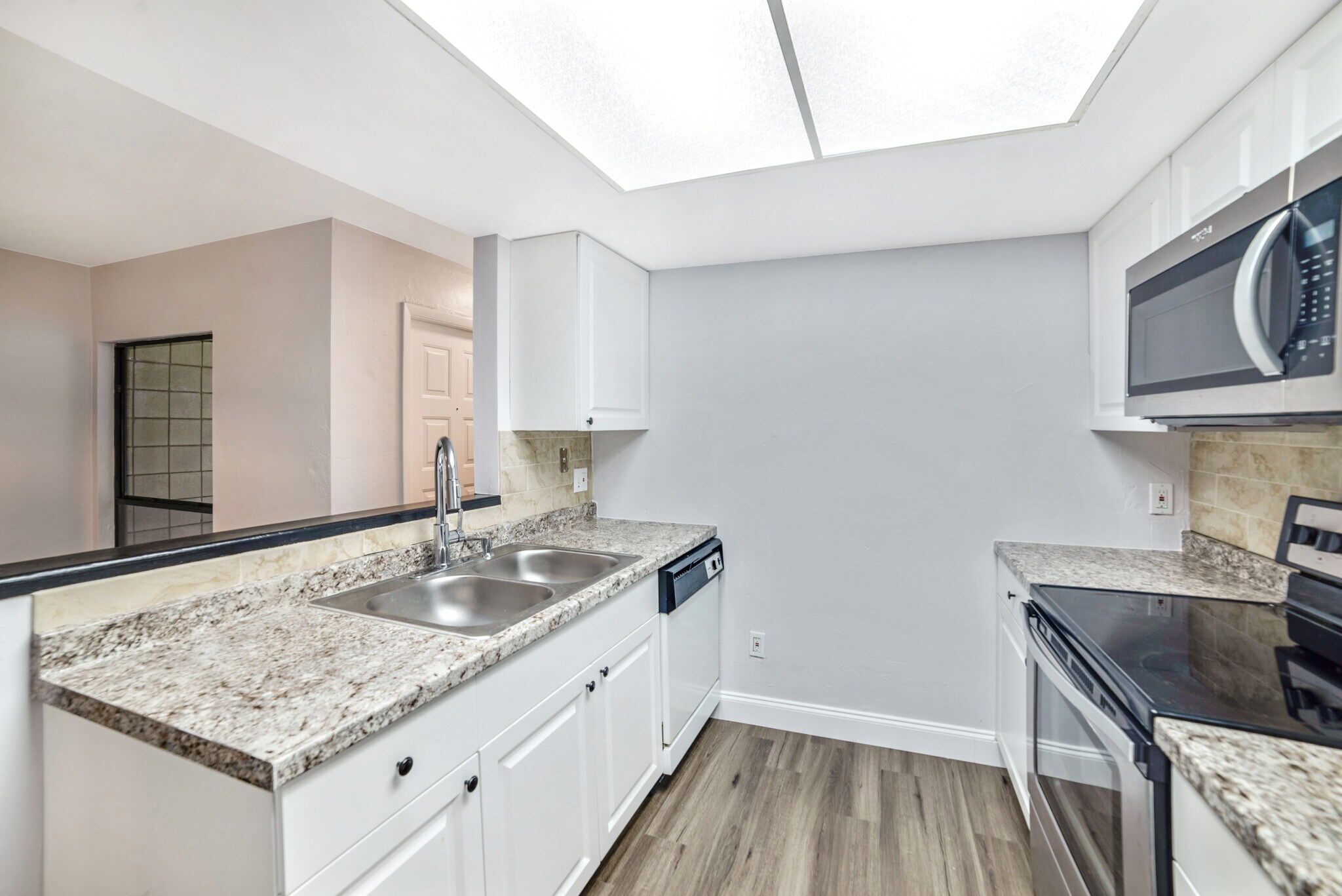 Building Photo - 4307 SW 70th Ter