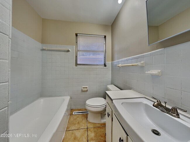 Building Photo - 1332 Arlingwood Ave