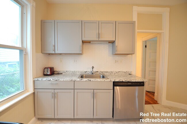 Primary Photo - 10 Bucknam St