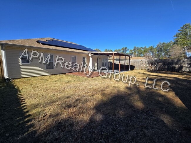 Building Photo - Private Country Feel Close to Downtown