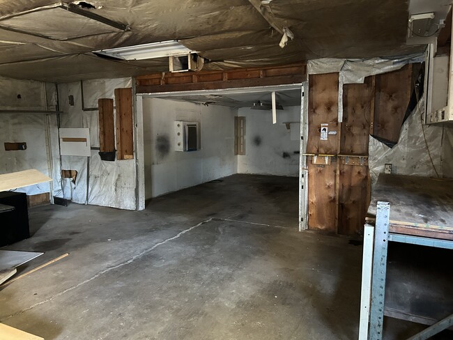 Building Photo - 815 N Mable Ave