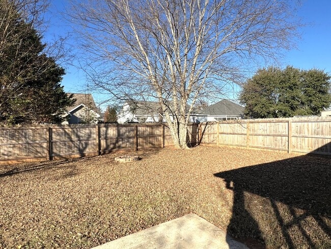 Building Photo - Absolutely Adorable Home Near Lake Joy Elementary