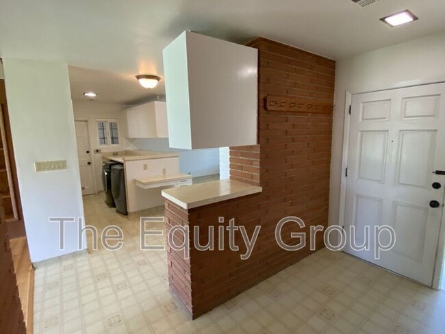 Building Photo - 1434 W Feemster Ave