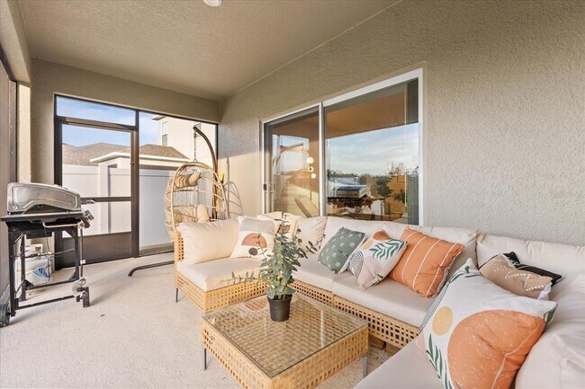 Building Photo - 375 Pink Ibis Bnd