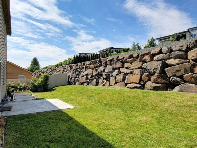 Building Photo - 533 Jordan Ln