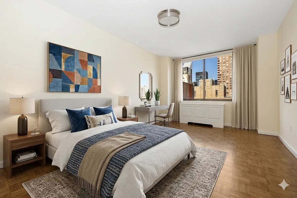 Building Photo - 245 E 44th St